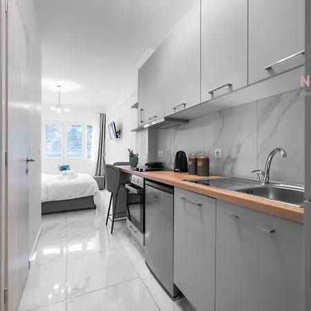 Avenue, Nilie Hospitality Mgmt