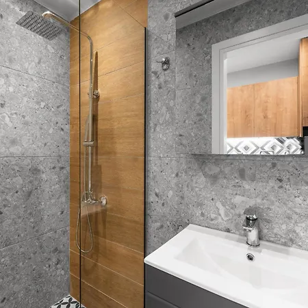 Avenue, Nilie Hospitality Mgmt *