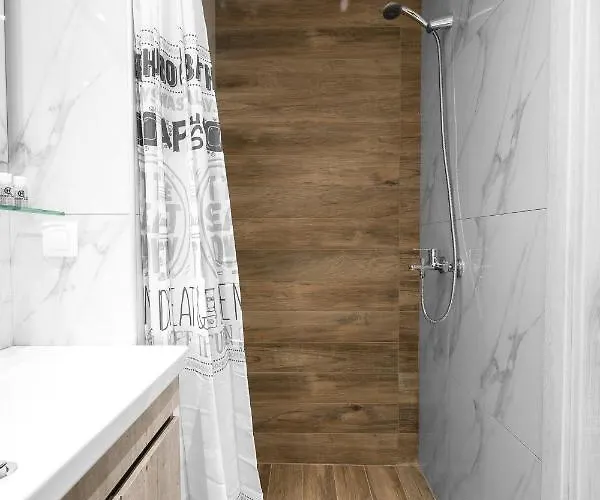 Avenue, Nilie Hospitality Mgmt *