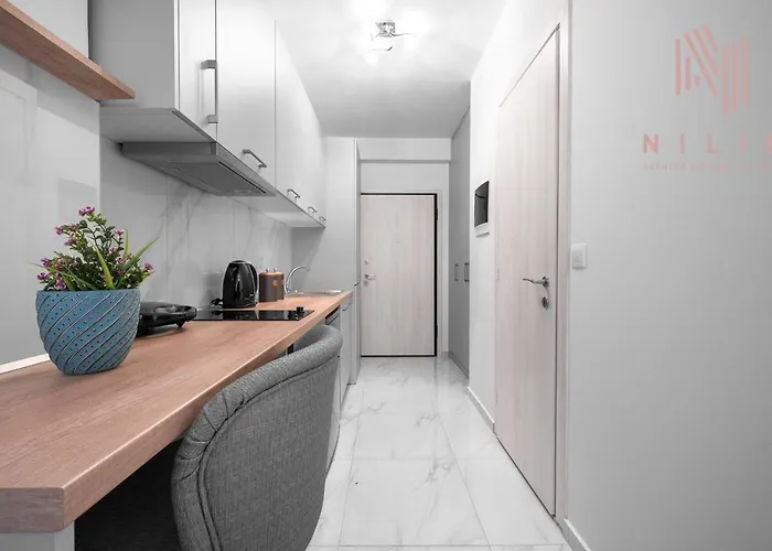 Avenue, Nilie Hospitality Mgmt